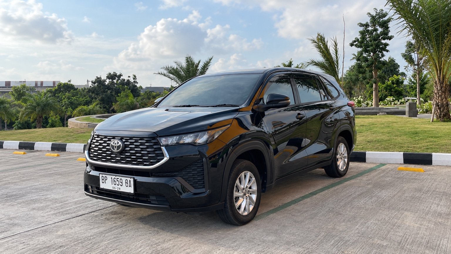 Black Toyota Innova Zenix, full vehicle in landscape view.